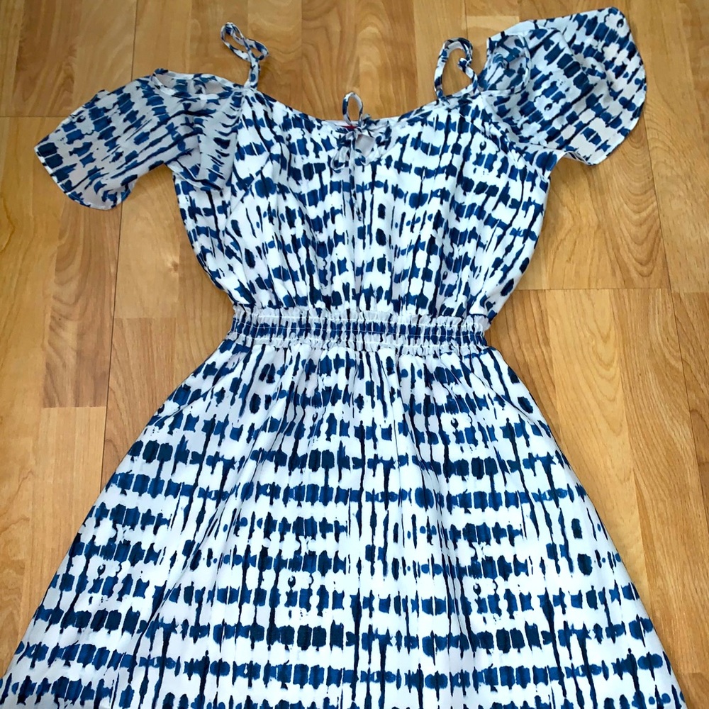 5|48: White & Blue Dress w/ Shoulder Cutouts